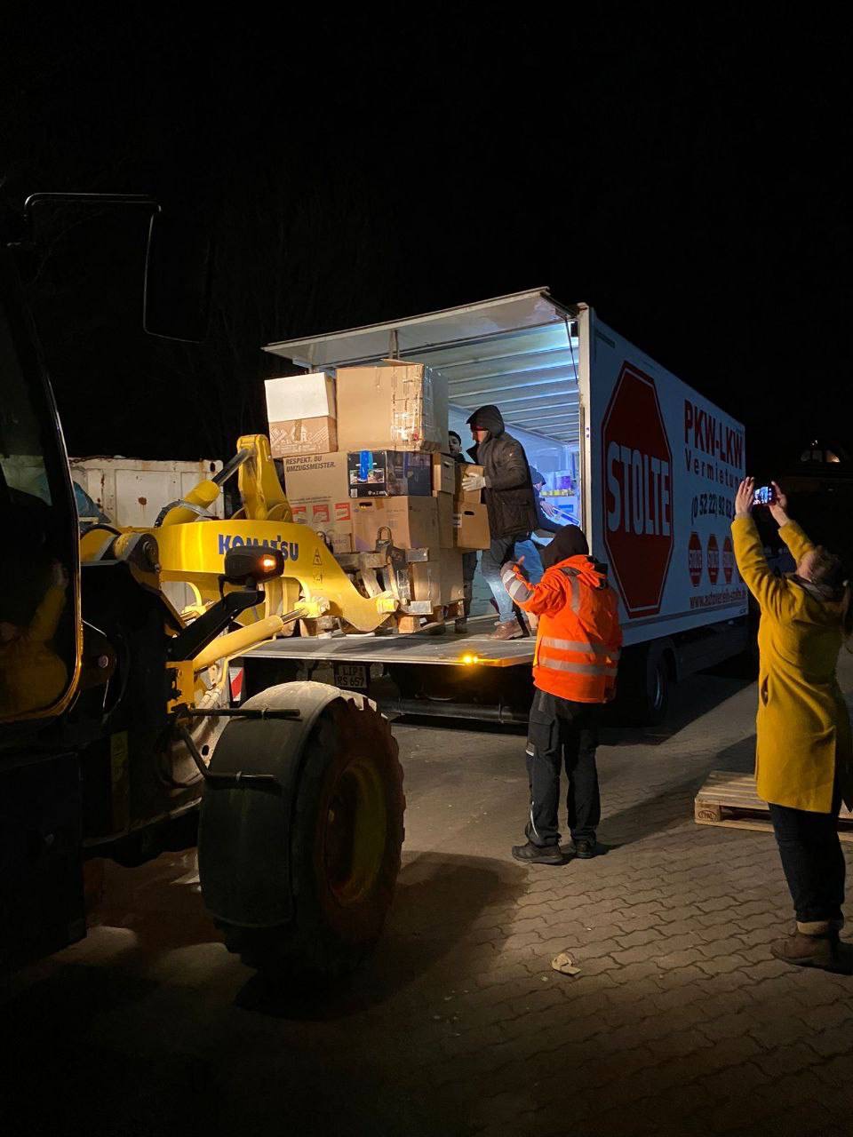 Доба дороги та 85 тонн «гуманітарки»: нардепи допомогли доправити допомогу з Німеччини