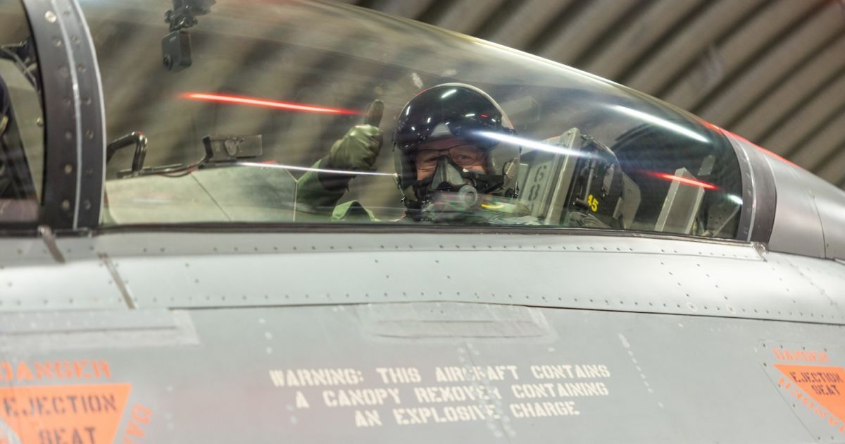 До Данії прибули F-16 для навчання українських пілотів.  - Світ
